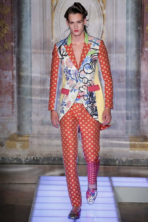   Moschino Spring 2016 Menswear