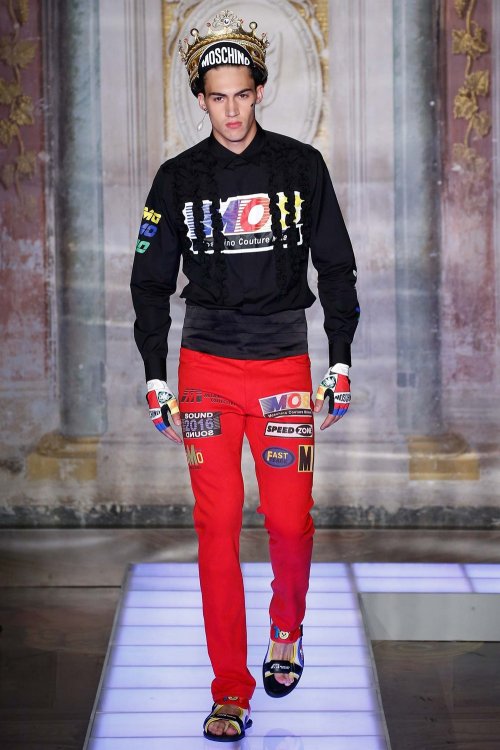   Moschino Spring 2016 Menswear