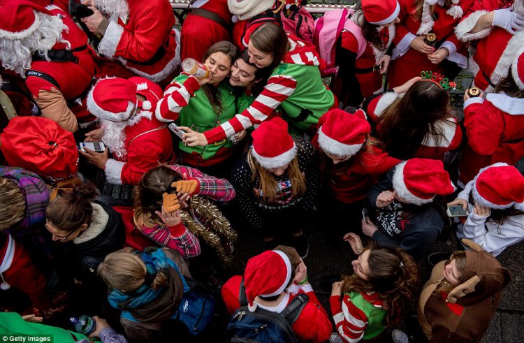  Santacon  